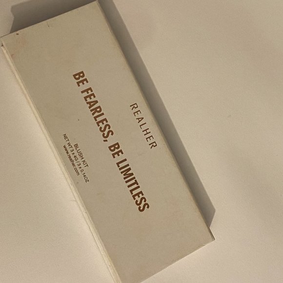 RealHer - Be Fearless, Be Limitless- Blush Kit - Picture 2 of 3